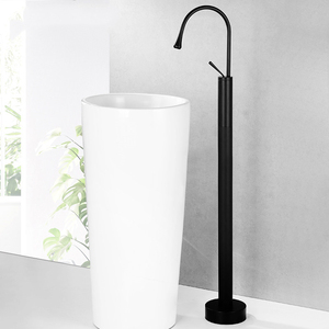Robinet de baignoire sur pied noir mat avec bec pivotant à 360° et douchette à main <span class=keywords><strong>pour</strong></span> baignoire de trempage - Product Image 3