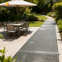 Grilles en acier inoxydable pour routes de parcs et trottoirs, couvercles de drainage personnalisables pour applications au sol et sur toiture
