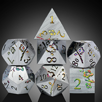 Ensemble de dés polyédriques personnalisés en alliage de zinc DND avec dés carrés de 16 mm en or et violet pour Dungeons and Dragons
