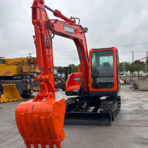 Miniexcavadora confiable y eficiente usada Doosan DX75 para construcción de carreteras, jardinería y trabajos de preparación del sitio - Product Image 1