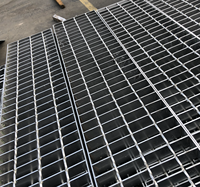 Grilles en acier galvanisé soudées à mailles ouvertes pour couvercles de canalisations et écrans de protection
