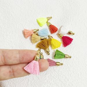 2.5CM cotone e poliestere Mini nappa <span class=keywords><strong>per</strong></span> gioielli fatti da te casa festa borsa <span class=keywords><strong>per</strong></span> il trucco e decorazione <span class=keywords><strong>per</strong></span> <span class=keywords><strong>tende</strong></span> uso tessile <span class=keywords><strong>per</strong></span> la casa - Product Image 1