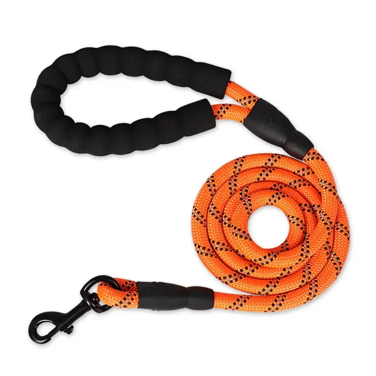 Top Seller Custom Nylon Webbing Heavy Duty 1.5m/2.0m/3.0m Tiras Reflexivas Treinamento Pet Dog Leash Corda com giratória Mosquetão