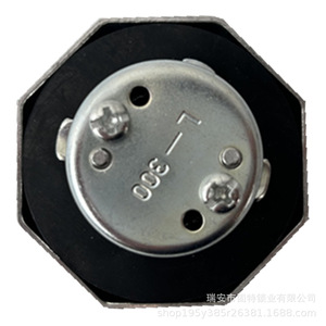 Tapa del Tanque de Combustible MB022737 de Aleación de Aluminio Plateada para Mitsubishi L-200 L-300 Isuzu - Product Image 3