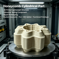 Pièce cylindrique en nid d'abeille imprimée en 3D, composant structurel léger pour le prototypage et les tests industriels
