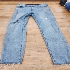 Jeans d'occasion en vrac, vêtements usagés de différentes tailles, vêtements coréens d'occasion de qualité supérieure, jeans usagés de haute qualité en gros - Product Image 3