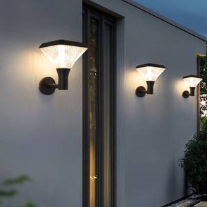 Vente en gros Lampes murales solaires AC LED modernes et lampes de jardin pour l'éclairage de nuit extérieur à la maison (étanche IP65) - Product Image 3