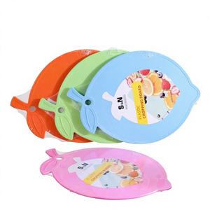 CASAMAX WL AZ-6645B Tagliere da Cucina in Plastica a Forma di Frutta 37x26 Cm - Colori Assortiti - Product Image 1