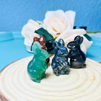 Vente en gros de sculptures et figurines d'animaux en pierres précieuses naturelles mélangées, mini-cristaux, lapins et autres lapereaux