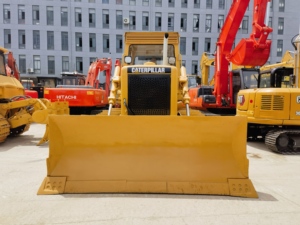 รถดันดิน CAT D6D มือสอง ใช้งานน้อย ช่วงเวลาการทำงานน้อย  โครงสร้างใต้ท้องรถดูแลรักษาอย่างดี  สายพานและใบมีดสภาพดี - Product Image 5