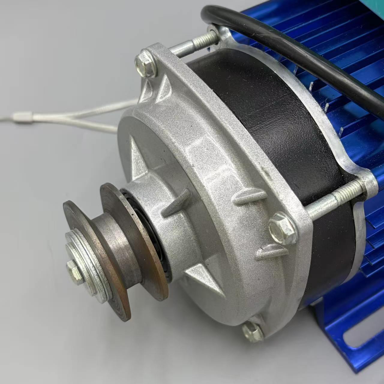 High Performance 2000W <strong>AC</strong> <strong>Motor</strong> 220V With <strong>Wireless</strong> <strong>Remote</strong> <strong>Controller</strong> for Off Road Vehicle Recovery Winch <strong>Motor</strong> Kit