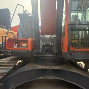 รถขุด Doosan DX300LC-9C สีส้ม พร้อมป้ายเตือนและรางตีนตะขาบ - Product Image 2