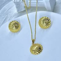 Ensemble collier et boucles d'oreilles en acier inoxydable plaqué or 18 carats, motif géométrique coquillage et papillon, idéal pour les fêtes - Vente en gros à succès