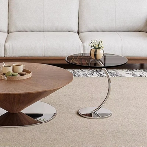 Set di Tavolini da Caffè Rotondi in Legno Color Noce dal Design Moderno, Arredamento di Lusso per Soggiorno con Base in Metallo - Product Image 4