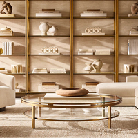 Table basse MARCEAU, choix entre un design carré ou ovale avec plateau en verre transparent et base en métal doré, luxe moderne pour le salon