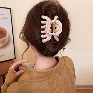 Pinza de Pelo Casual con Diseño de Calabaza Grande, Estilo Retro, con Textura de Madera Acrílica, para la Parte Posterior de la Cabeza, Diseño de Tiburón con Resorte - Product Image 3