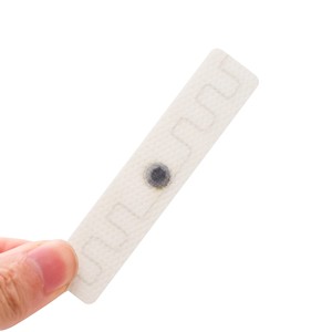 Dài phạm vi không thấm nước UHF <span class=keywords><strong>RFID</strong></span> chip có thể giặt vải dệt giặt <span class=keywords><strong>Tag</strong></span> cho giặt quản lý 56*10 mét - Product Image 4