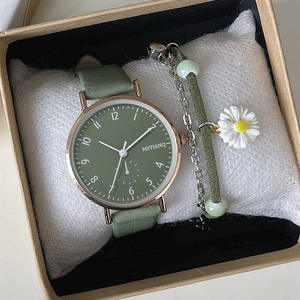 新しい合金ダイヤル時計女性上品なキャンディーカラーレディースウォッチストラップクォーツカジュアルレザーウォッチ女性用 - Product Image 1