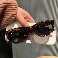 Lunettes de soleil œil-de-chat vert olive Cherry Koko pour femme, style urbain tendance pour petits visages