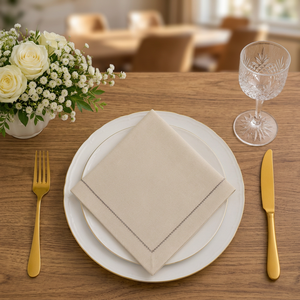 Serviette en lin de qualité supérieure |   Serviette de table beige naturelle avec bordure décorative à points contrastés |   Serviette de table élégante - Product Image 3