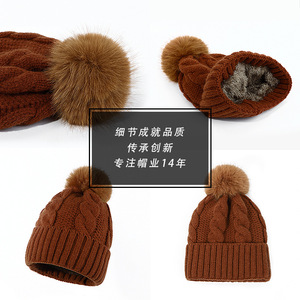 <span class=keywords><strong>Bonnet</strong></span> d'hiver pour femmes avec logo personnalisé en gros avec boule de fourrure <span class=keywords><strong>pompon</strong></span> tricoté en <span class=keywords><strong>blanc</strong></span> chaud et noir bonnets à la mode - Product Image 5