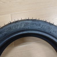 Pneu de scooter 90/90-12 sans chambre à air en caoutchouc avec bande de roulement antidérapante durable, fourniture pour moto, directement de l'usine, stock disponible