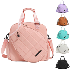 Bolsa Deportiva Acolchada de Nailon con Cierre de Cremallera y Correa para el Hombro en Colores Rosa, Morado, Naranja, Verde Azulado, Blanco y Negro - Product Image 1