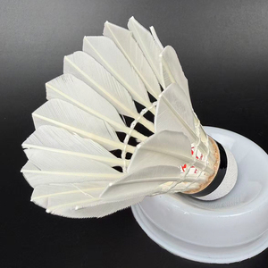 Volant de badminton SNOWPEAK T2 avec logo personnalisé, vol stable, qualité A+, pour tournois professionnels et clubs, plumes de canard de quatrième qualité - Product Image 3