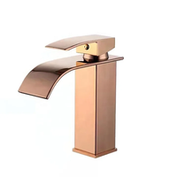 Vente directe fabricant – Robinet de lavabo carré moderne en acier inoxydable, style cascade doré en céramique – Haute qualité, simple