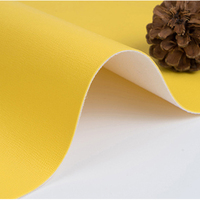 Tissu PVC jaune imperméable gaufré à texture fine, résistant à l'abrasion et à l'eau, pour revêtement de chaises d'extérieur