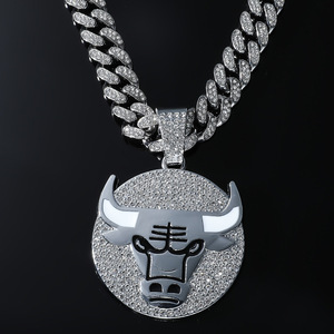 Collier pendentif hip-hop tendance en alliage plaqué or, cristal glacé, charme Chicago-Bulls, chaîne cubaine, bijoux d'équipe de basket-ball, nouveauté - Product Image 6