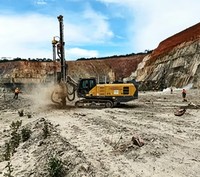 Foreuse de surface intégrée de taille moyenne XQZ152, grand diamètre de forage, haute efficacité pour les opérations de forage de trous de dynamitage en exploitation minière en ciel ouvert
