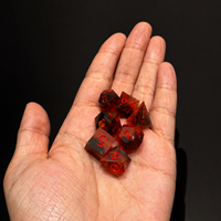Mini Set de Dés en Résine Mate Océanique Rouge, 7 Pièces, Dés Polyédriques à Bords Tranchants pour Jeux de Table Dungeons and Dragons, Cadeaux