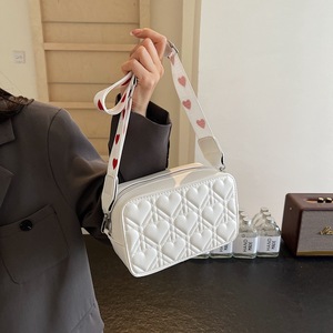 2024 nouveaux sacs en cuir PU à la mode femmes sacs à main dames coeur sacs à main et sacs à main pour femmes - Product Image 3