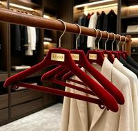 Cintre en velours personnalisé avec logo et plaque nominative en métal doré, pinces floquées antidérapantes, pour boutique, hôtel, présentoir de garde-robe, simple