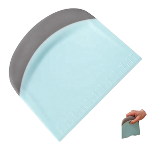 Golden View en STOCK Grattoir à pâtisserie flexible écologique en plastique pour gâteaux et pâtes, avec mesure - Product Image 4