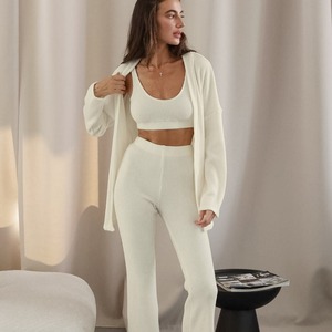 Set di abbigliamento per la casa da ragazza in <span class=keywords><strong>cotone</strong></span> a maniche lunghe a tre pezzi, il <span class=keywords><strong>pigiama</strong></span> accappatoio da donna di alta qualità è super comodo e morbido - Product Image 1