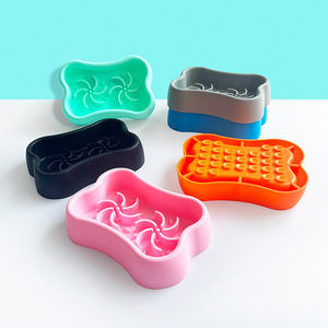 Neues Design Knochen förmiges Silikon Slow Feeding <span class=keywords><strong>Bowl</strong></span> Tragbare runde Anti-Erstickung schüssel für Katzen und Hunde im Freien - Product Image 3