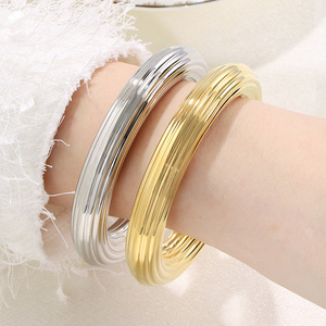 Edelstahl Yin-<span class=keywords><strong>Yang</strong></span>-Kreis-Armband mit Streifen, minimalistisch, im coolen Stil, hochwertige Textur, Handgelenkschmuck für Damen, Großhandel - Product Image 4