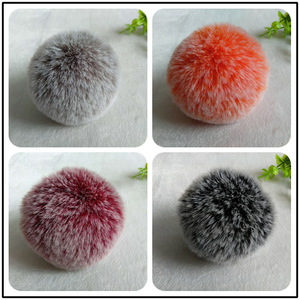 Pompon coloré en boule de fourrure de lapin artificiel de taille multiple en vente en gros pour bricolage pince à cheveux accessoires de vêtement - Product Image 3