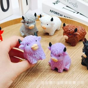 Animales de juguete para apretar y jugar, vacas de montaña, herramienta para aliviar el estrés para que las niñas desahoguen y se relajen. - Product Image 3