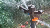 Buse à bras oscillant en plastique pivotant à 360 ° pour tuyau d'eau pour l'irrigation et le jardinage