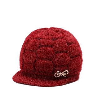 Chapeau tricoté d'hiver pour femmes, doublure en polaire chaude, style décontracté, casquette rouge avec épingle décorative - Product Image 5