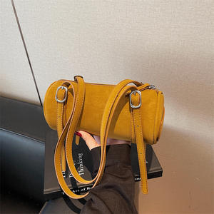 Bolso de Hombro Cruzado con Cadenas, Diseño Retro Coreano, para Mujer, Invierno 2025, con GPS - Product Image 1