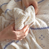 Couverture en flanelle cationique double couche, douce et moelleuse, à motif géométrique, pour lit et canapé, idéale pour la vente en gros de textiles de maison