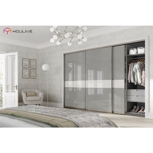 Armadio con <span class=keywords><strong>Ante</strong></span> <span class=keywords><strong>Scorrevoli</strong></span> di Lusso Colore Chiaro Finitura Lucida UV in Legno e Design a Pannelli per Camera da Letto HOULIVE - Product Image 1