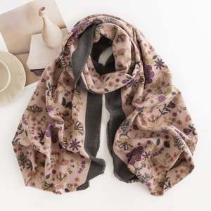 Bufanda Larga Elegante Estampada de Poliéster para Mujer, Otoño/Invierno 2024, Cálida, Gruesa y Resistente al Frío, YHK0039 - Product Image 1