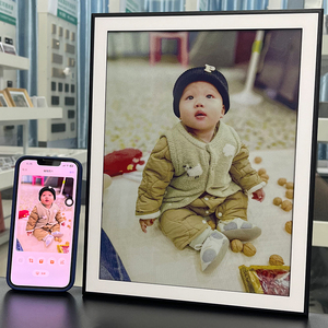 13.3 Inch Wood Grain Electronic Photo Frame, 13.3" Display, 6 Colors, 36 Months Battery Life, 5000 Updates Digital Picture Frame - Product Image 2