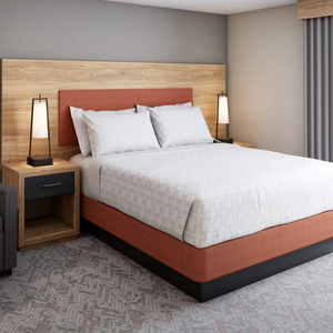 Bộ nội thất phòng ngủ khách sạn Candlewood Suites của IHG, đồ nội thất gỗ cho khách sạn - Product Image 1