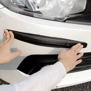 Bande anti-collision pour pare-chocs de voiture, texture en fibre de carbone, caoutchouc souple, autocollant de protection universel avant et arrière - Product Image 1